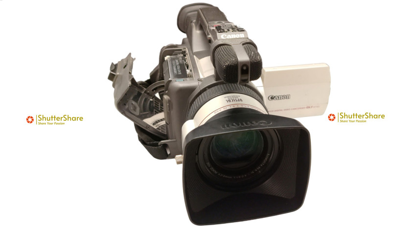 Canon DM-GL1 Professional Camcorder: Angled View with Lens